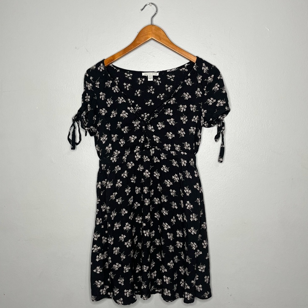 American Eagle Outfitters Black Floral Keyhole Dress T